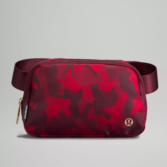 NWT Everywhere Belt Bag Limited Edition Chinese New Year Red Rabbit Print Camo - Picture 3 of 16